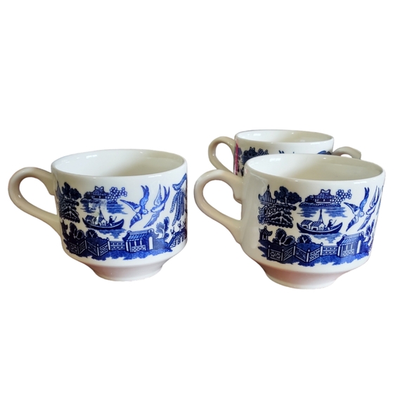 Vintage Churchill England Blue Willow Large Flat Cups ~ Set Of 4 Pre-Owned - Picture 2 of 16